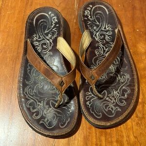 OluKai Paniolo Leather beach women’s sandals size 8